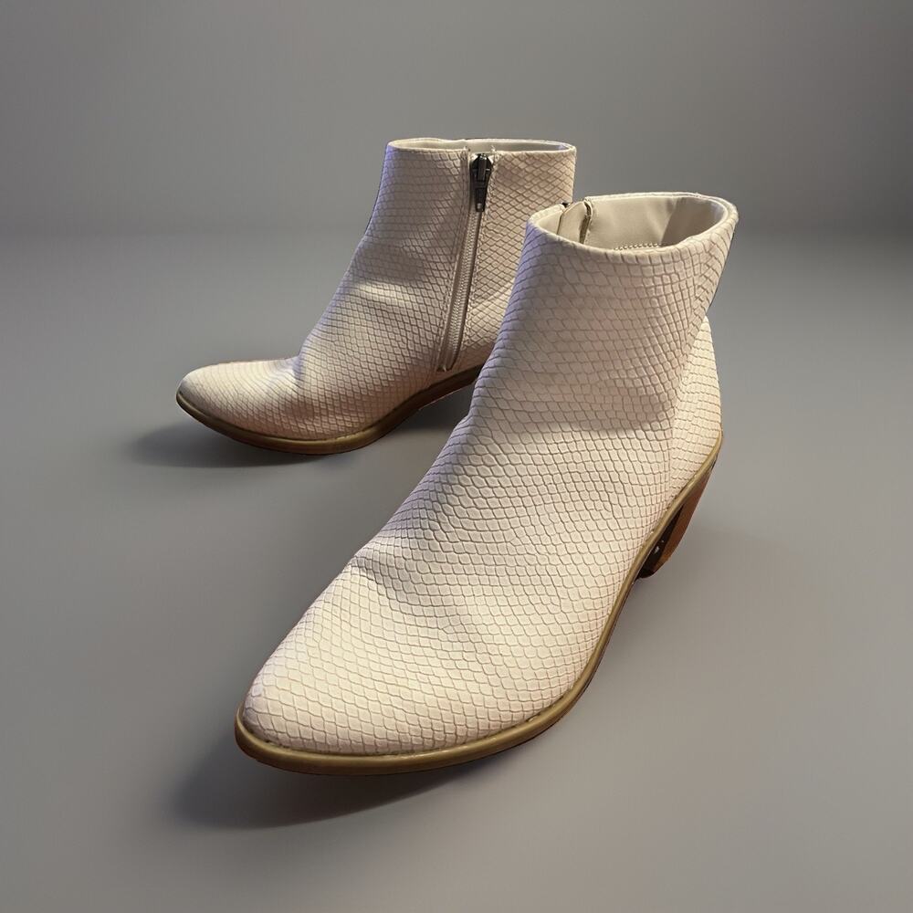 Universal Thread Faux Snakeskin Ankle Booties White Festival Western Women's 6.5